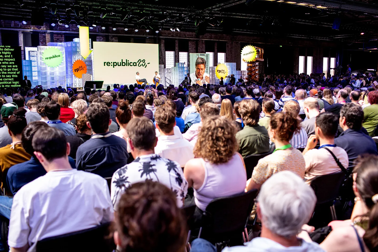 Konferenzproduktion mit Publikum, Bühne und Regie